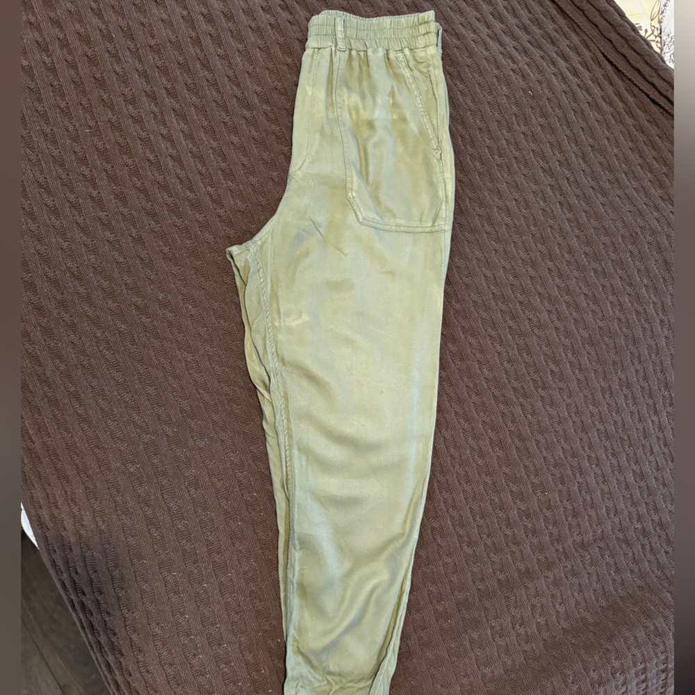 Hollister Olive Green Pants - Picture 1 of 4